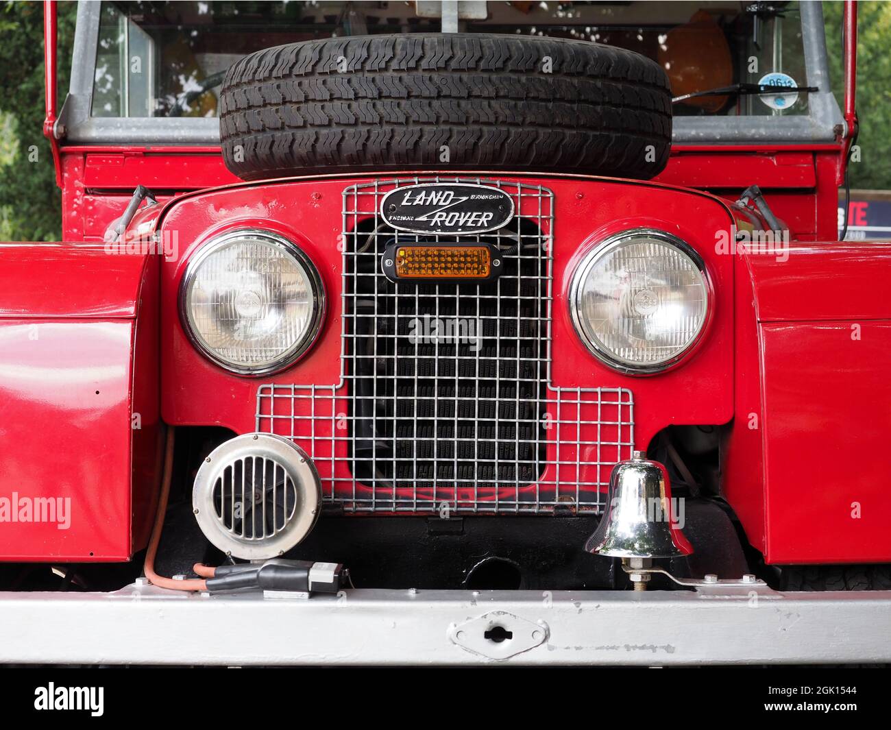 Primo piano di un classico motore antincendio Land Rover Serie IIa Foto Stock