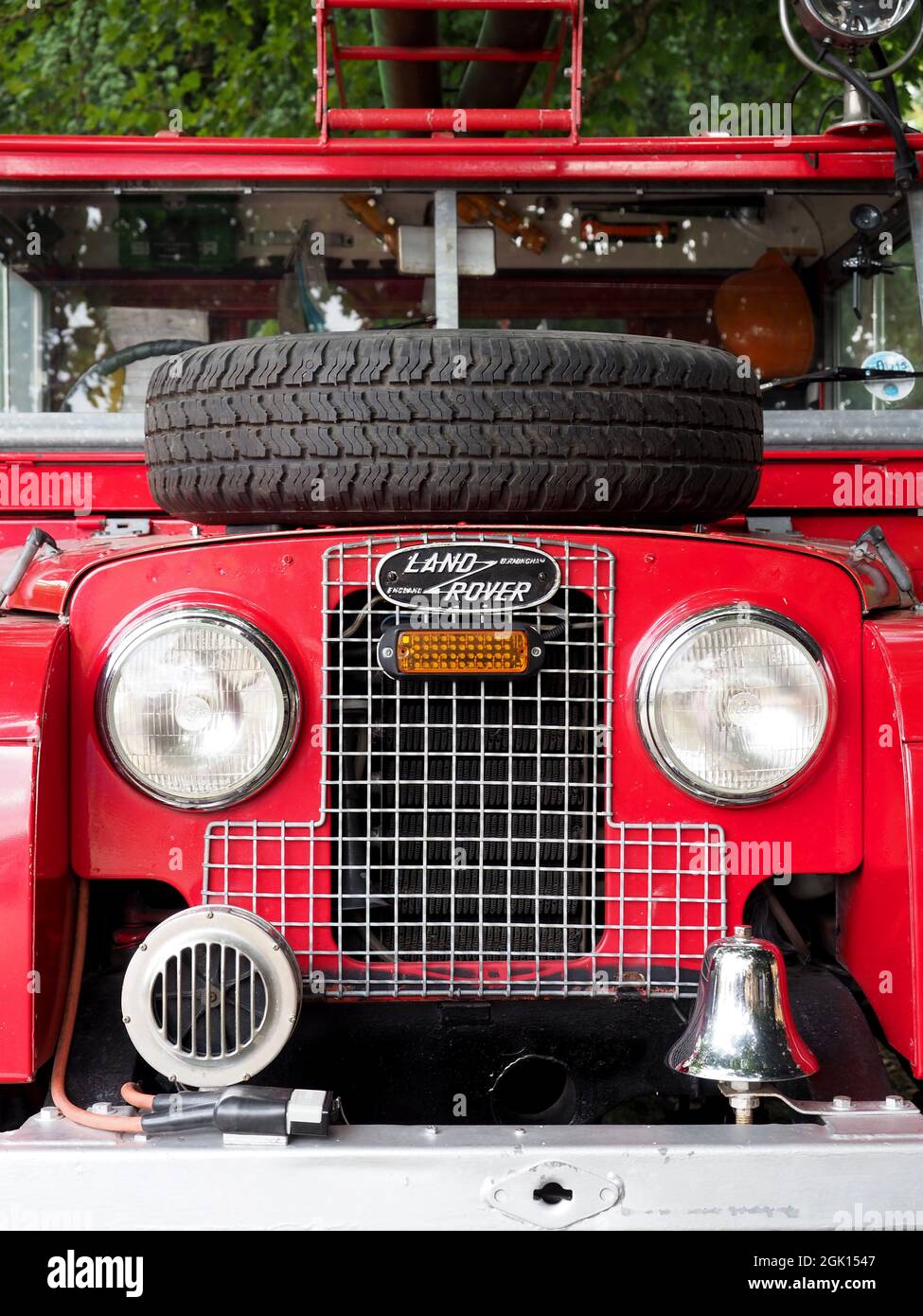 Primo piano di un classico motore antincendio Land Rover Serie IIa Foto Stock