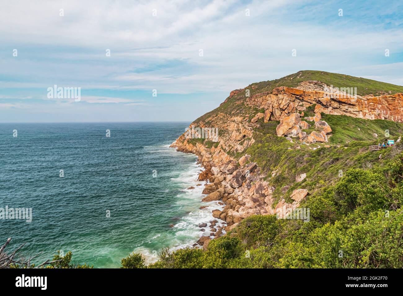 La vista della Riserva Naturale di Robberg, che è il Monumento Nazionale del Sud Africa e Sito Patrimonio Mondiale dell'Umanita' presso la Baia di Plettenberg lungo la Garden Route. Foto Stock