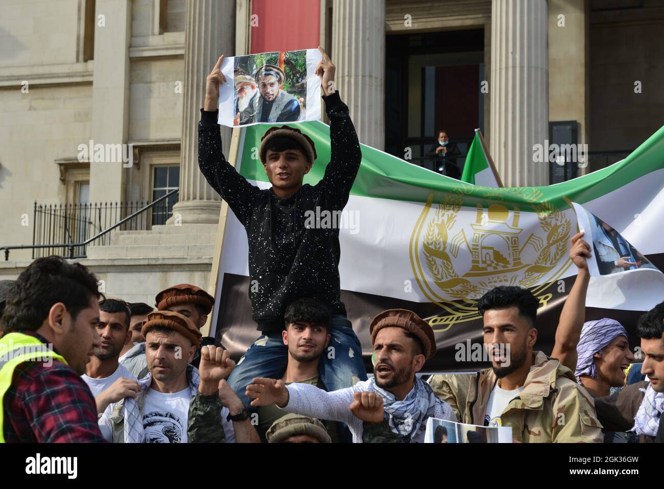 Un gruppo di uomini afghani a Trafalgar Square ha dimostrato il loro sostegno al leader delle forze di resistenza Panjshir Ahmad Massoud. Foto Stock