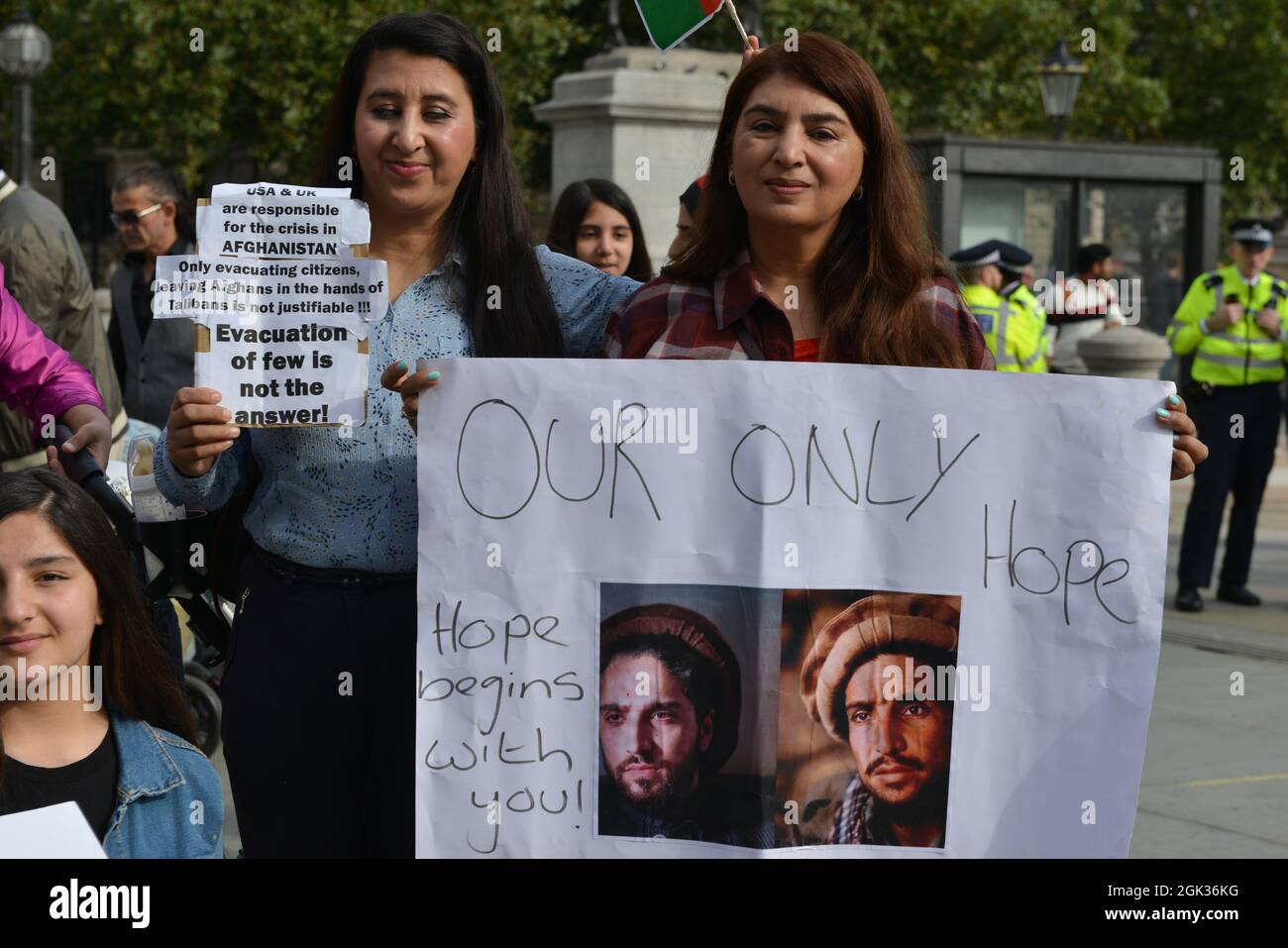 Un gruppo di donne afghane a Trafalgar Square ha dimostrato il proprio sostegno al leader delle forze di resistenza Panjshir Ahmad Massoud. Foto Stock