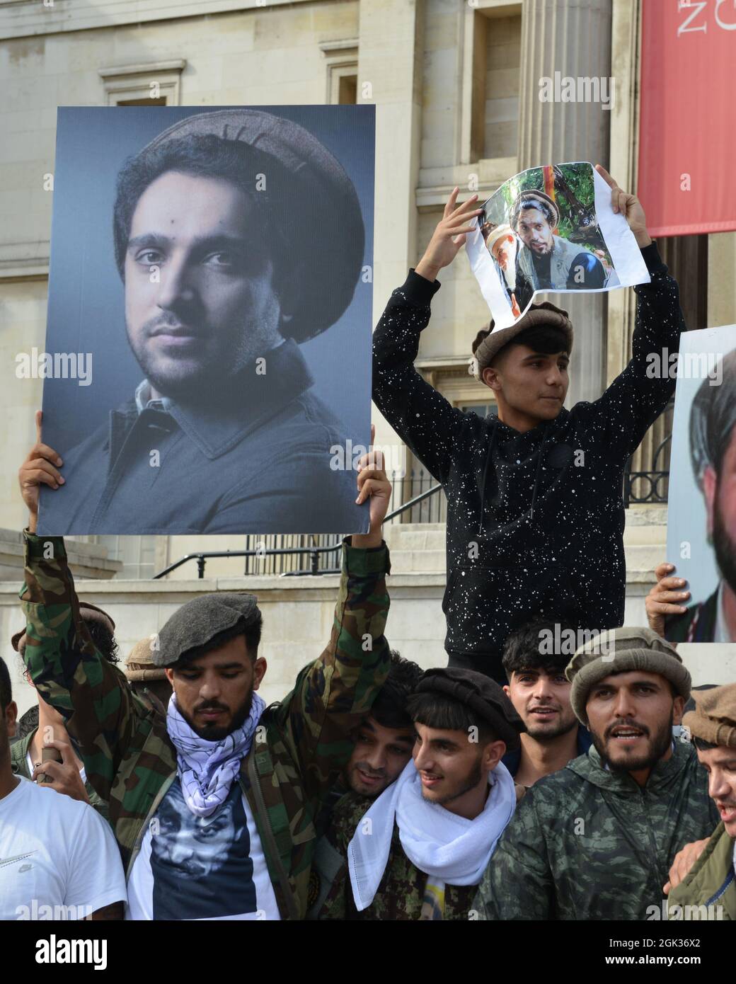 Un gruppo di uomini afghani a Trafalgar Square ha dimostrato il loro sostegno al leader delle forze di resistenza Panjshir Ahmad Massoud. Foto Stock