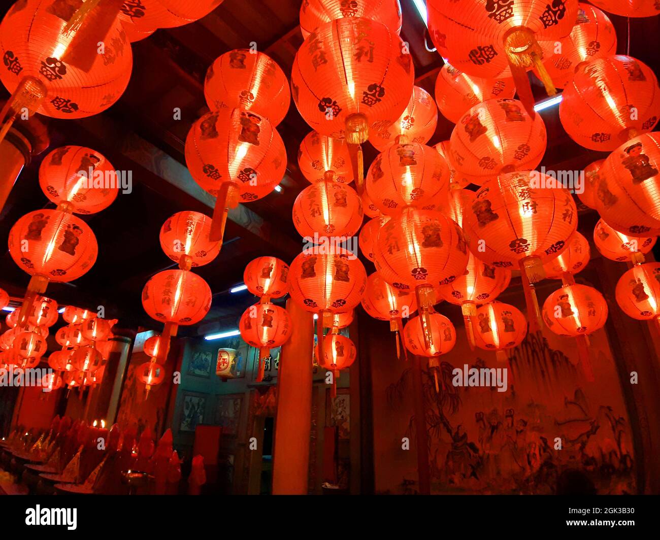 lanterne rosse nei santuari, che desiderano buona fortuna, la cultura asiatica Foto Stock