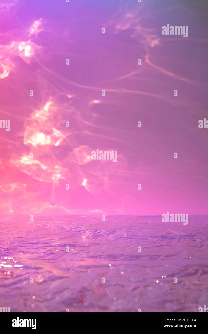 scena vuota con lampi di luce su sfondo rosa surreale Foto Stock