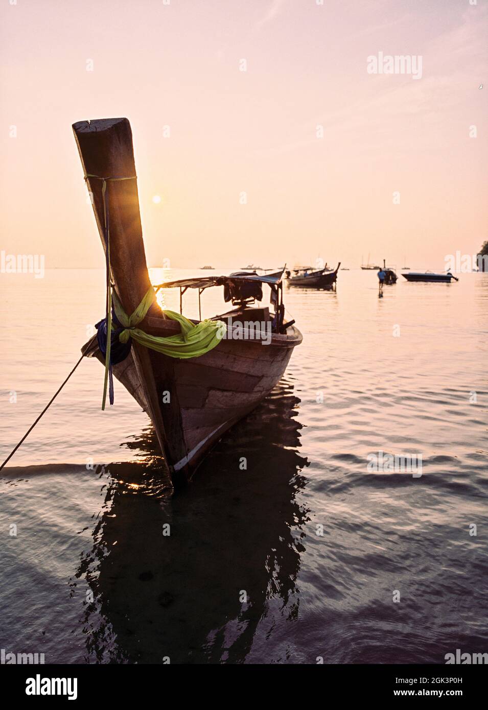 Sunrise sopra East Railay Beach Krabi Thailandia. Foto Stock