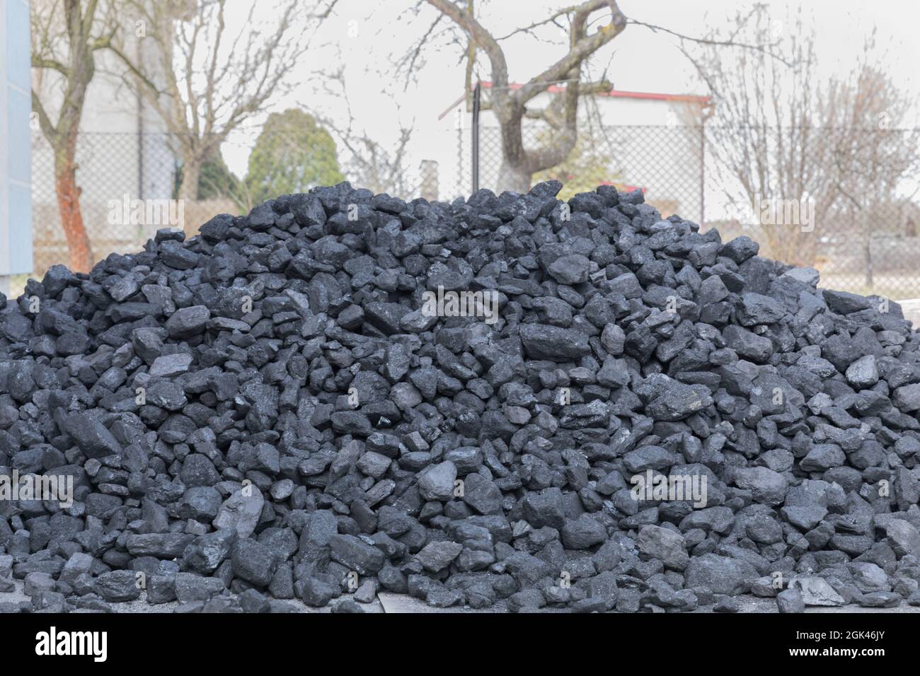 Pile di carbone naturale nero duro per texture sfondo. Energia di carbone. Foto Stock