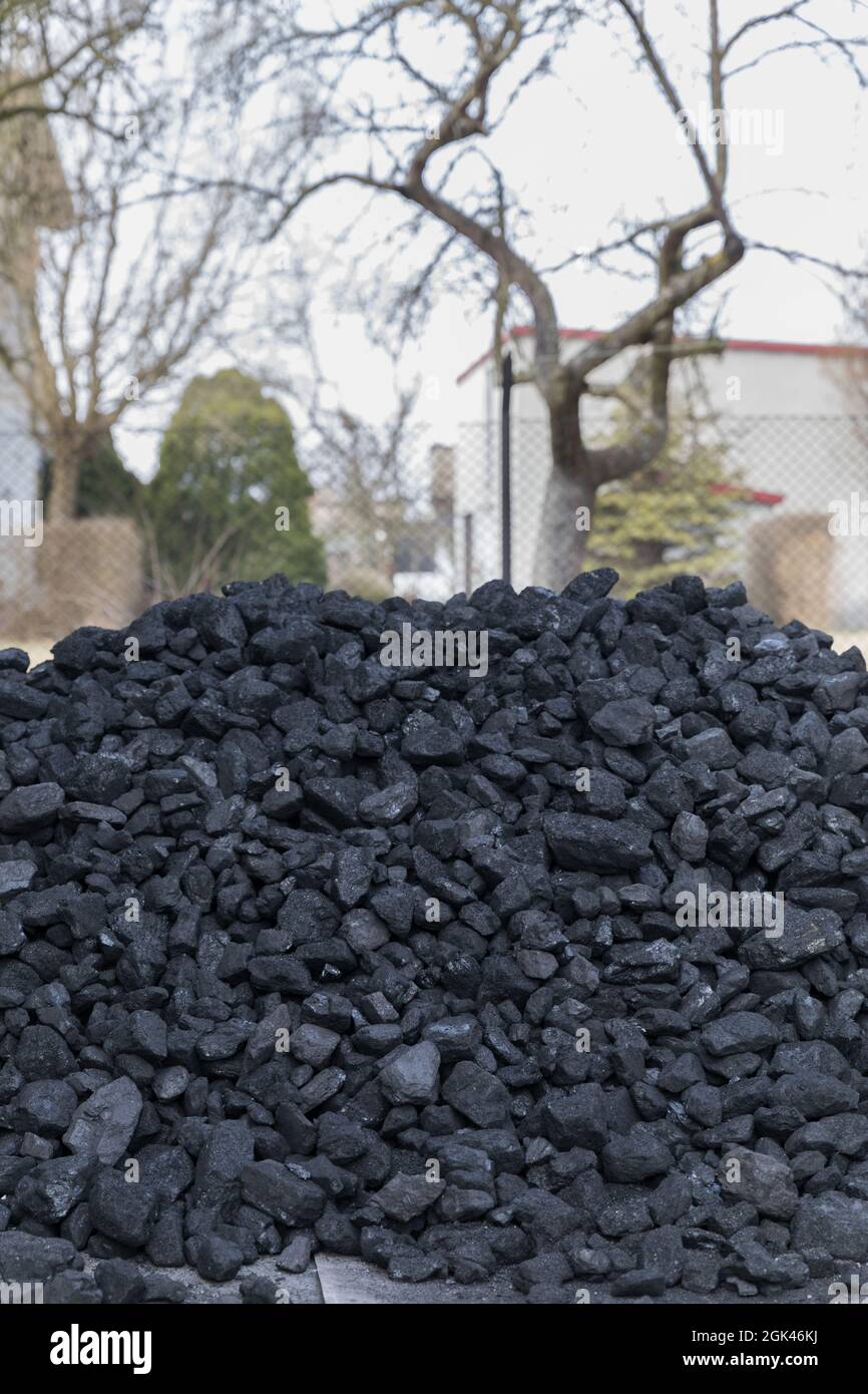 Pile di carbone naturale nero duro per texture sfondo. Energia di carbone. Foto Stock
