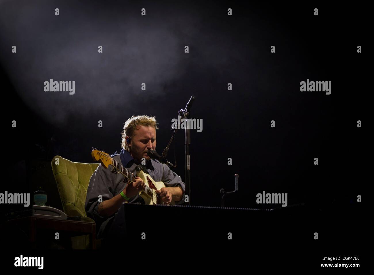 Ben Howard si esibisce alla Sold out Opening Eden Session all'Eden Project in Cornovaglia. Foto Stock