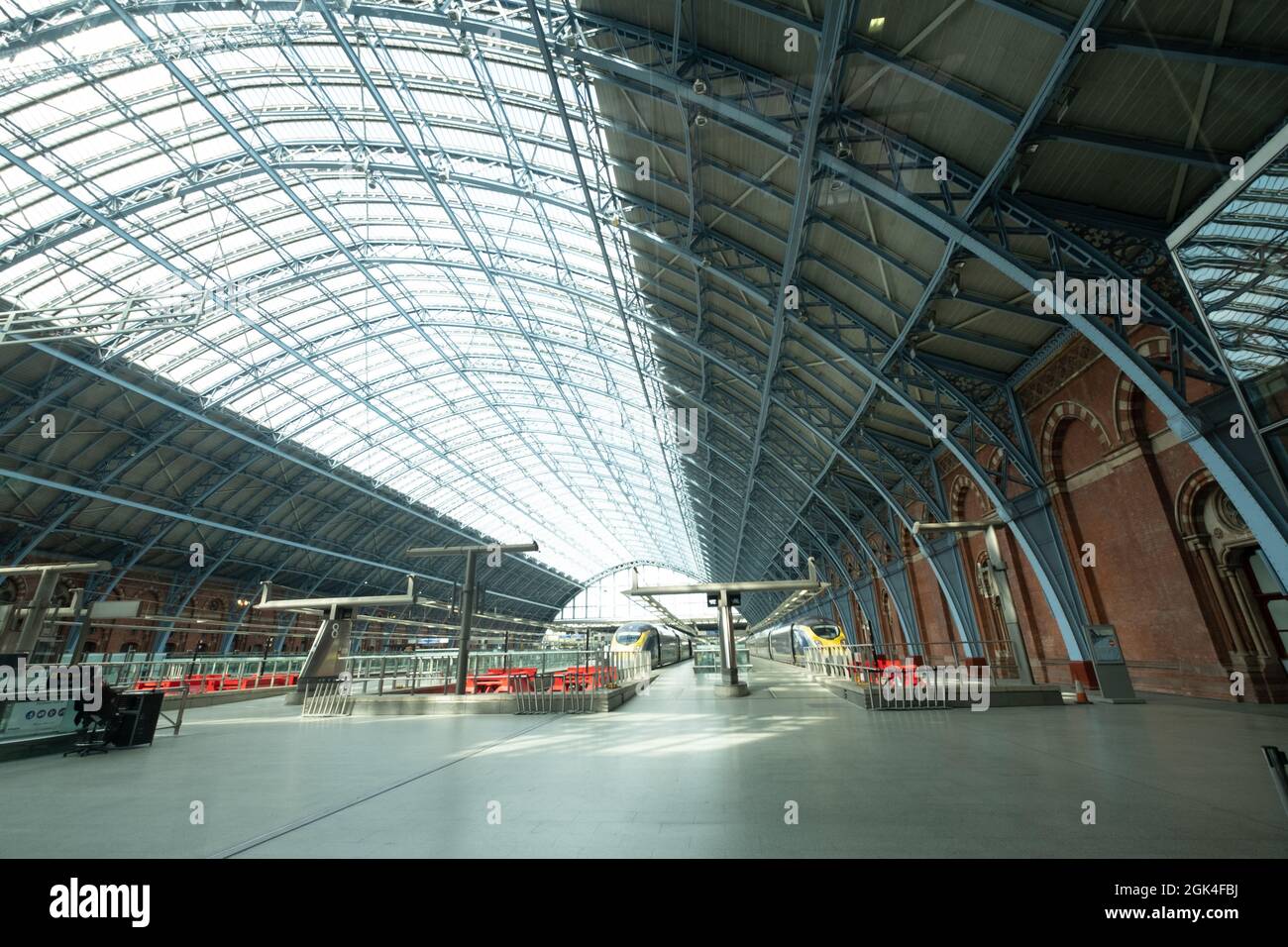 Interno della stazione ferroviaria internazionale di St Pancras - Londra UK Foto Stock