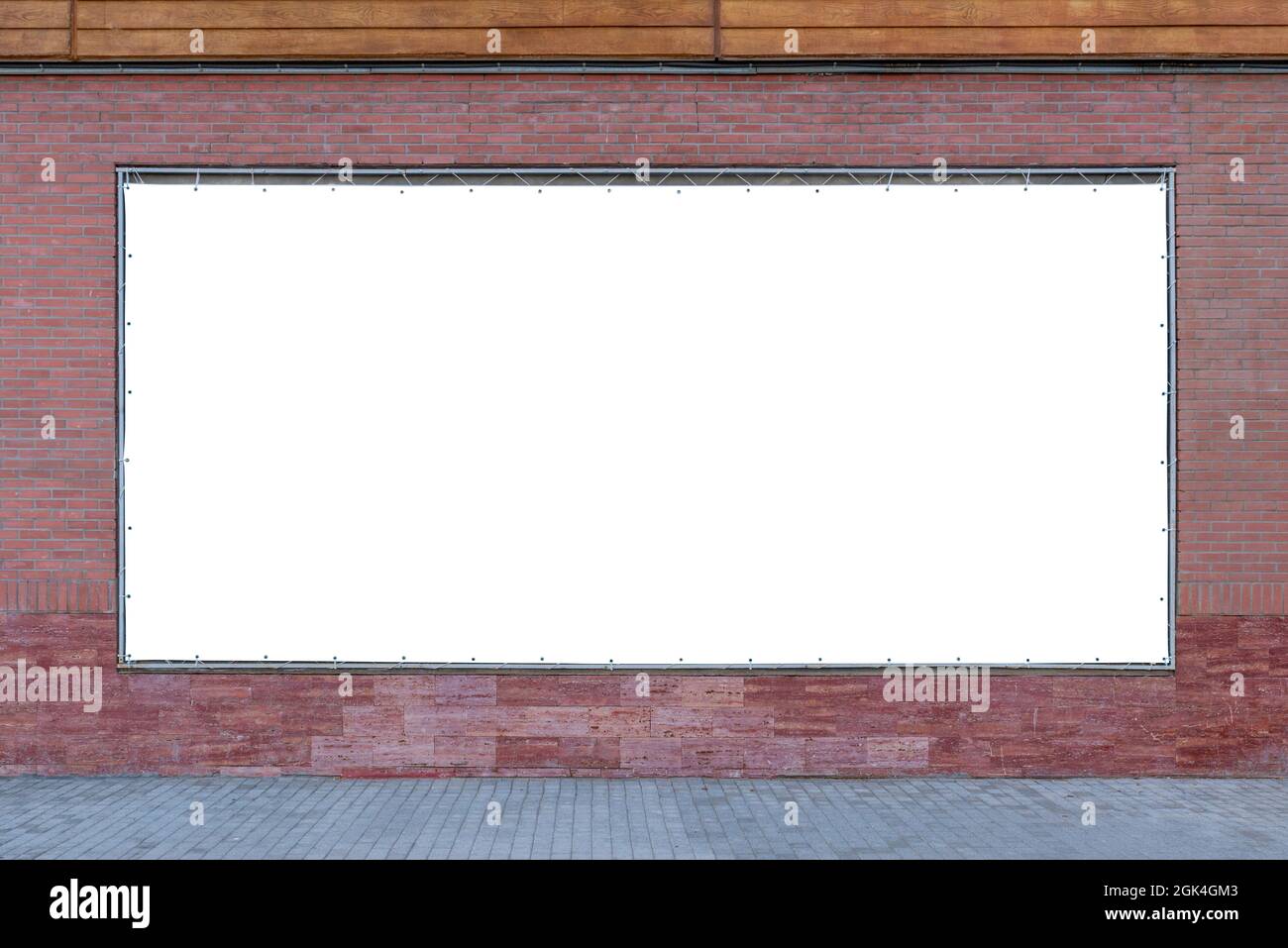 Vuoto ampio mockup cartarpaulin affissione su muro di mattoni Foto Stock