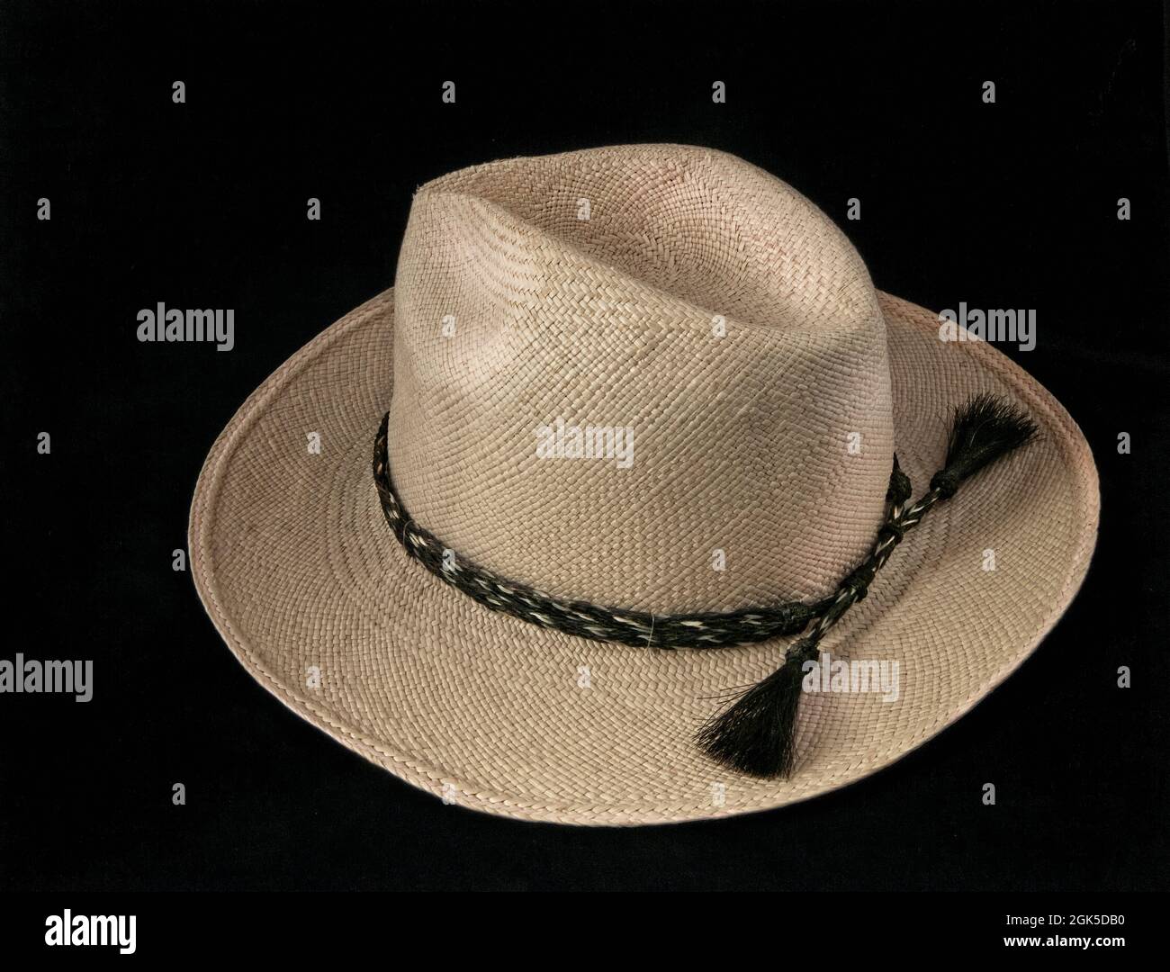 Cappello a cerchio largo immagini e fotografie stock ad alta risoluzione -  Alamy