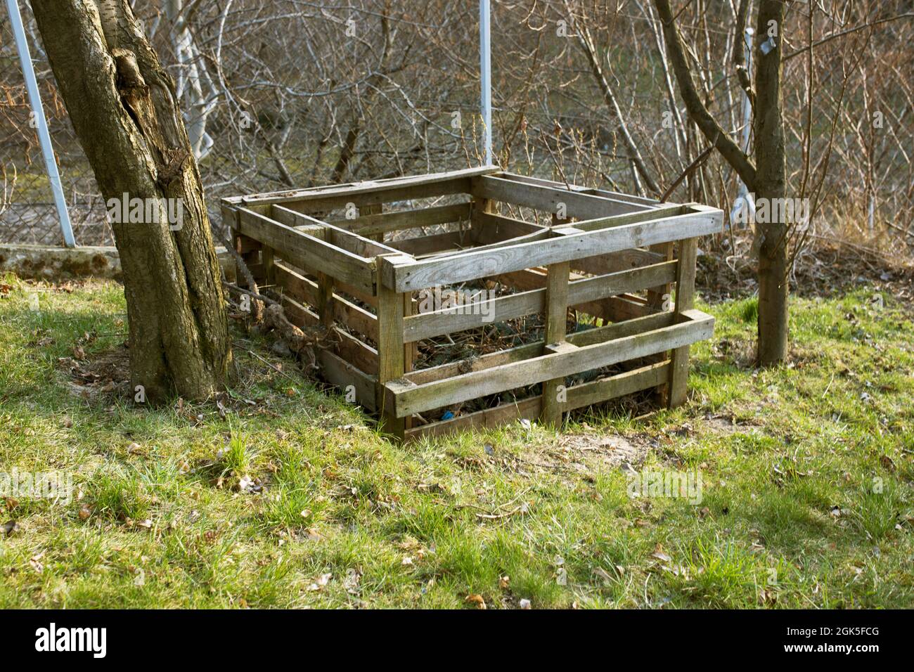 Contenitore per compost pallet. Composter fatto og pallet in giardino Foto  stock - Alamy