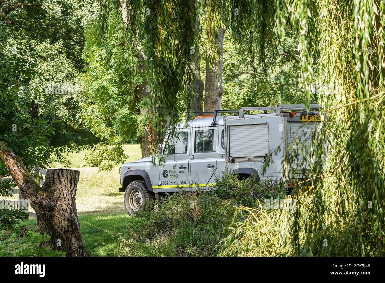 Veicolo Land rover dell'agenzia ambientale in loco. Foto Stock