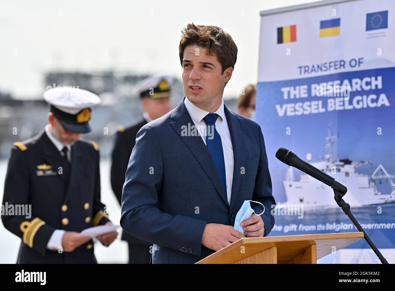 Il Segretario di Stato per la politica scientifica Thomas Dermine ha illustrato durante la firma dell'accordo per il trasferimento della nave di ricerca Belgica a U. Foto Stock