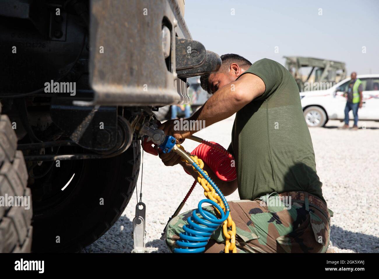 Il programma Counter-ISIS Train and Equip Fund (CTEF) divesta 21 veicoli a BG Sherzad con il Ministero di Peshmerga valutato a 5.3 milioni di dollari presso la base aerea Erbil, Iraq il 11 agosto 2021. Il programma CTEF supporta la sede centrale irachena per la lotta al terrorismo con le attrezzature necessarie per rafforzare la lotta contro le forze ostili. Foto Stock