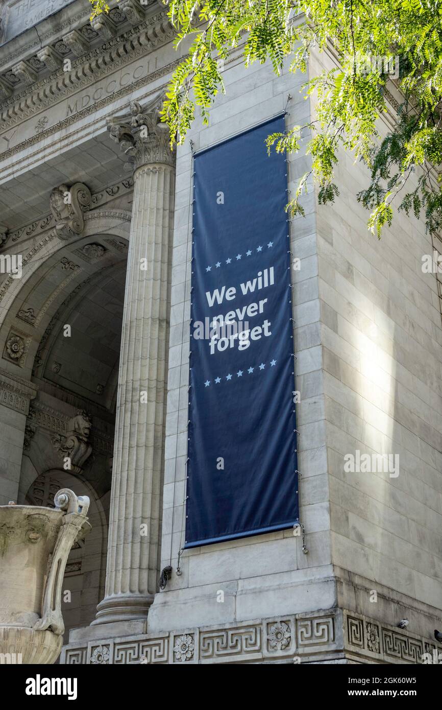 Non dimenticheremo mai, segnando il 20° anniversario del 9/11, NYPL, NYC, USA, 2021 Foto Stock