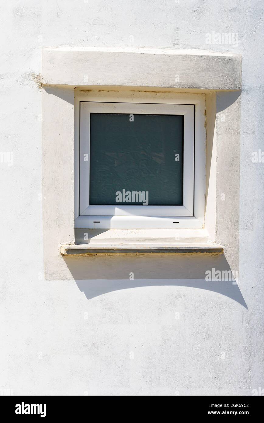 Immagini miste di oggetti persone astratta architettura luoghi e scene insoliti in o vicino Corfù città Foto Stock