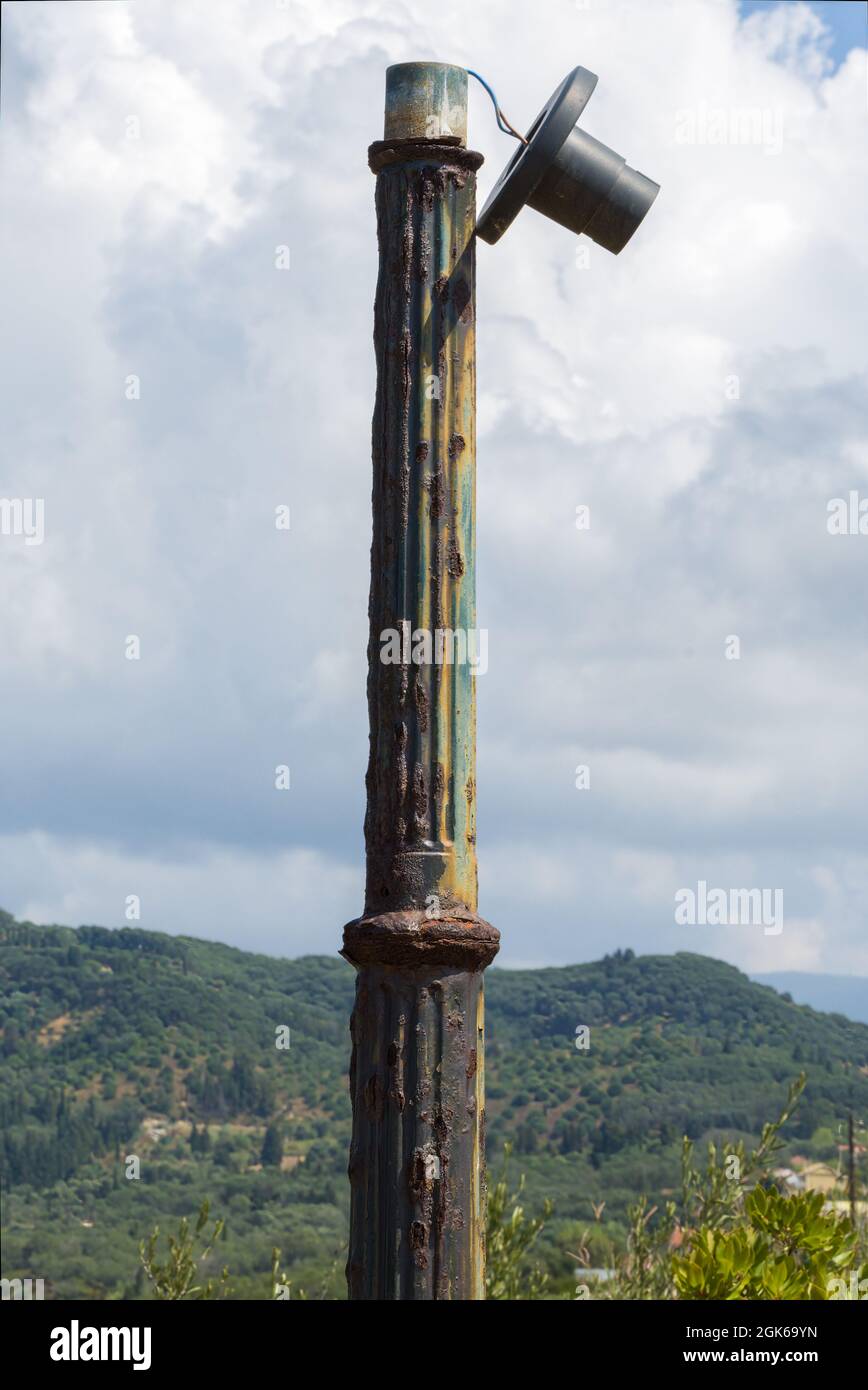 Immagini miste di oggetti persone astratta architettura luoghi e scene insoliti in o vicino Corfù città Foto Stock