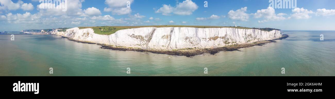 Veduta panoramica aerea delle bianche scogliere di dover. Foto Stock