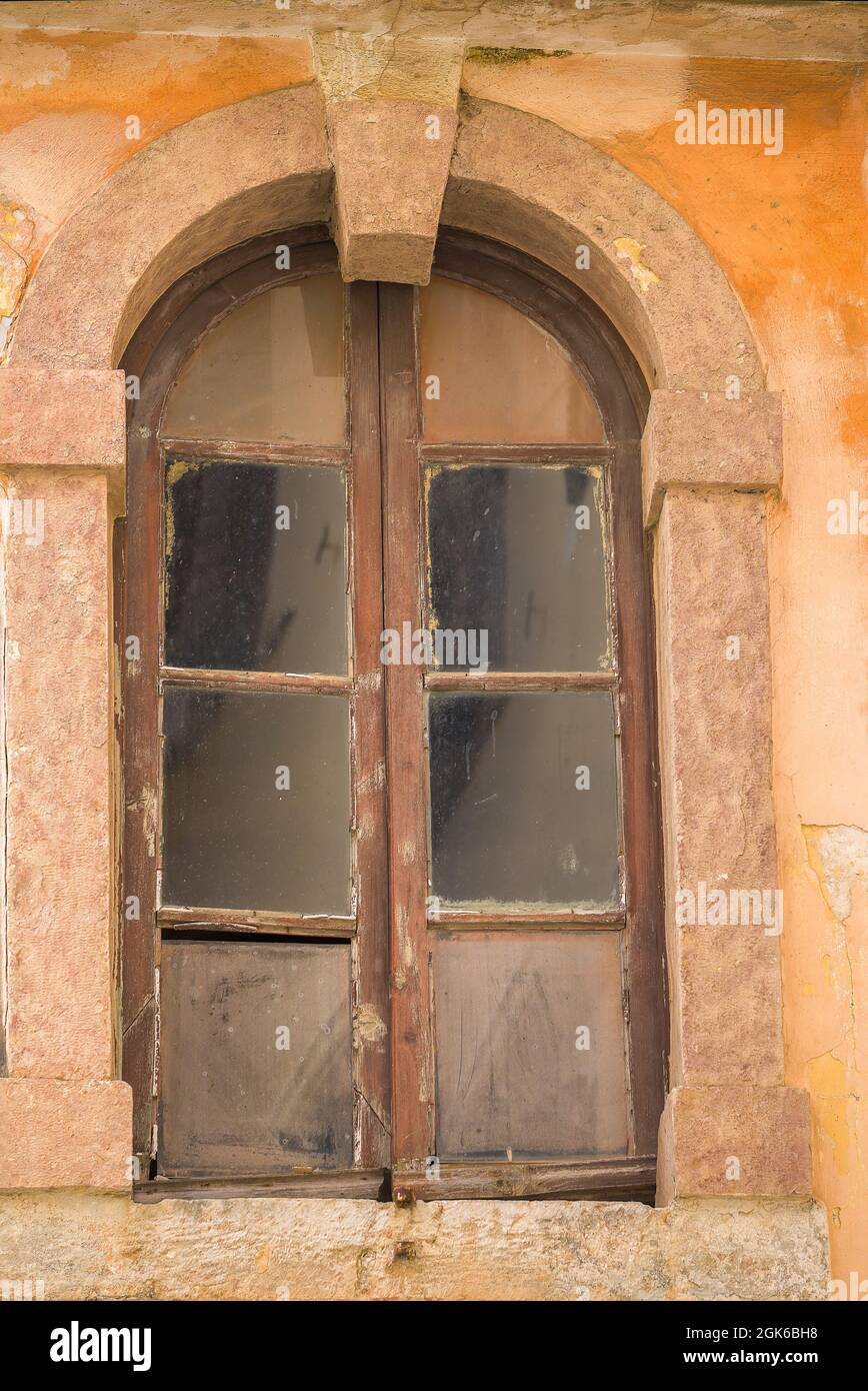 Immagini miste di oggetti persone astratta architettura luoghi e scene insoliti in o vicino Corfù città Foto Stock