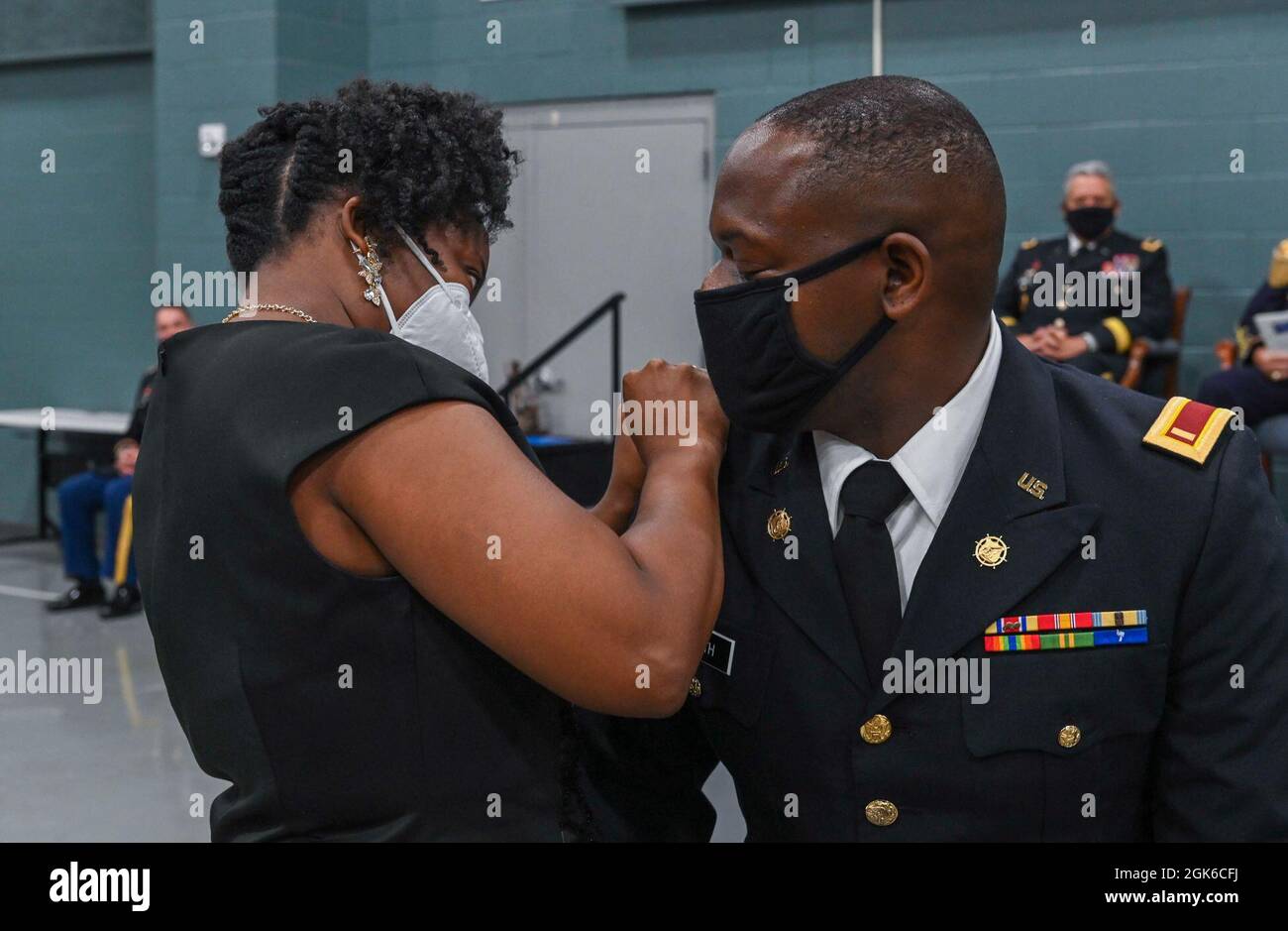 La Guardia Nazionale del South Carolina conduce una cerimonia per il Palmetto Military Academy Officer Candidate School al McCrady Training Center di Eastover, South Carolina, 14 agosto 2021 per riconoscere il completamento del programma per la Classe 72 e il loro commissionamento nella Guardia Nazionale del South Carolina. Foto Stock