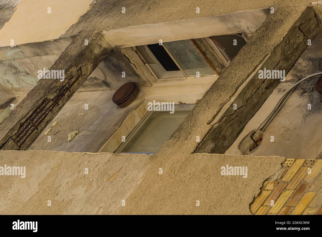 Immagini miste di oggetti persone astratta architettura luoghi e scene insoliti in o vicino Corfù città Foto Stock