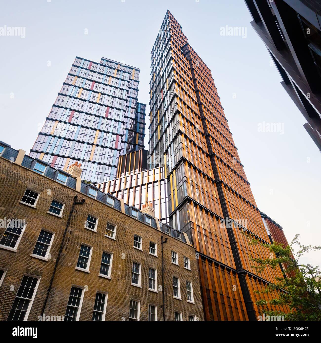 Londra, Inghilterra, Regno Unito - un edificio residenziale a uso misto Crown Place di KPF Foto Stock