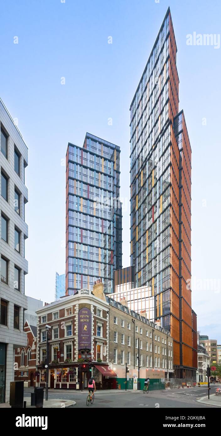 Londra, Inghilterra, Regno Unito - un edificio residenziale a uso misto Crown Place di KPF Foto Stock