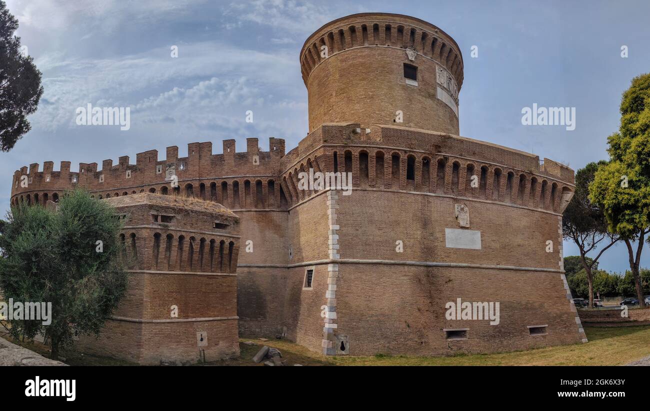 Antico castello di Ostia fortezza Giulio II vista Foto Stock