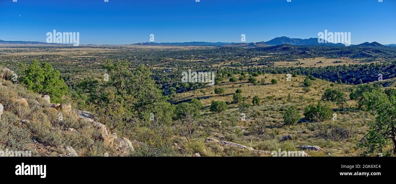 Una vista panoramica della Chino Valley Arizona. Questa visione si affaccia a sud verso il Monte Union, nella distanza che è dove Prescott è. Questo panorama è co Foto Stock