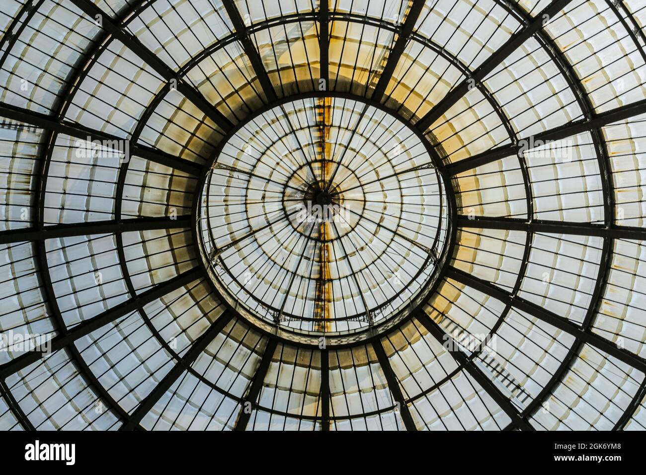 Vista su un soffitto della Galleria Vittorio Emanuele nel centro di Milano Foto Stock