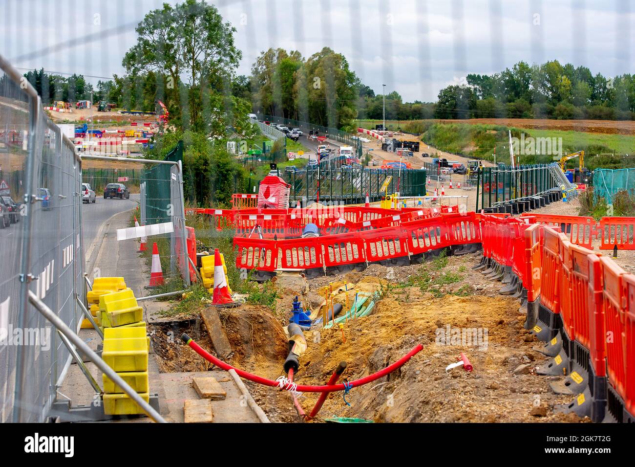 Harefield, Uxbridge, Regno Unito. 13 Settembre 2021. I lavori di costruzione dell'HS2 proseguono presso il sito di Harvil Road. Le paludine della campagna sono state distrutte dall'HS2 e sentieri chiusi. Stasera, alla Camera dei Comuni, si tiene un dibattito a Westminster Hall, in quanto oltre 150,000 persone hanno firmato una petizione per fermare il collegamento ferroviario ad alta velocità HS2. Credit: Maureen McLean/Alamy Live News Foto Stock