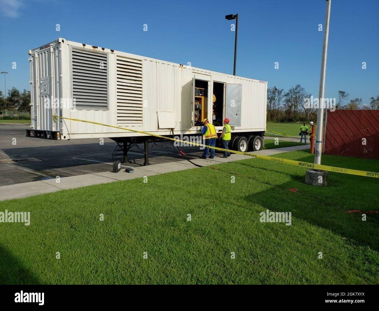 Il corpo degli ingegneri dell'esercito degli Stati Uniti ha consegnato e installato il primo generatore di energia temporanea di emergenza della Federal Emergency Management Agency nella casa dei veterani della Louisiana sud-orientale martedì 31 agosto. La struttura a 156 posti letto è in riserva, Louisiana. Il generatore sosterrà i requisiti elettrici della casa veterana fino a quando non saranno ripristinati i normali servizi elettrici nella zona. Foto Stock