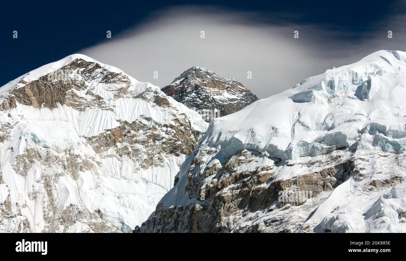 everest dal modo al campo base everest con nube -khumbu Valley - Neepal Foto Stock