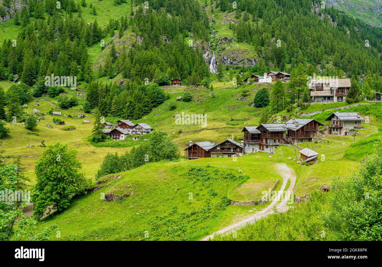 Panorama idilliaco vicino a Staffal, nella Valle del Lys. Valle d'Aosta, Italia settentrionale. Foto Stock