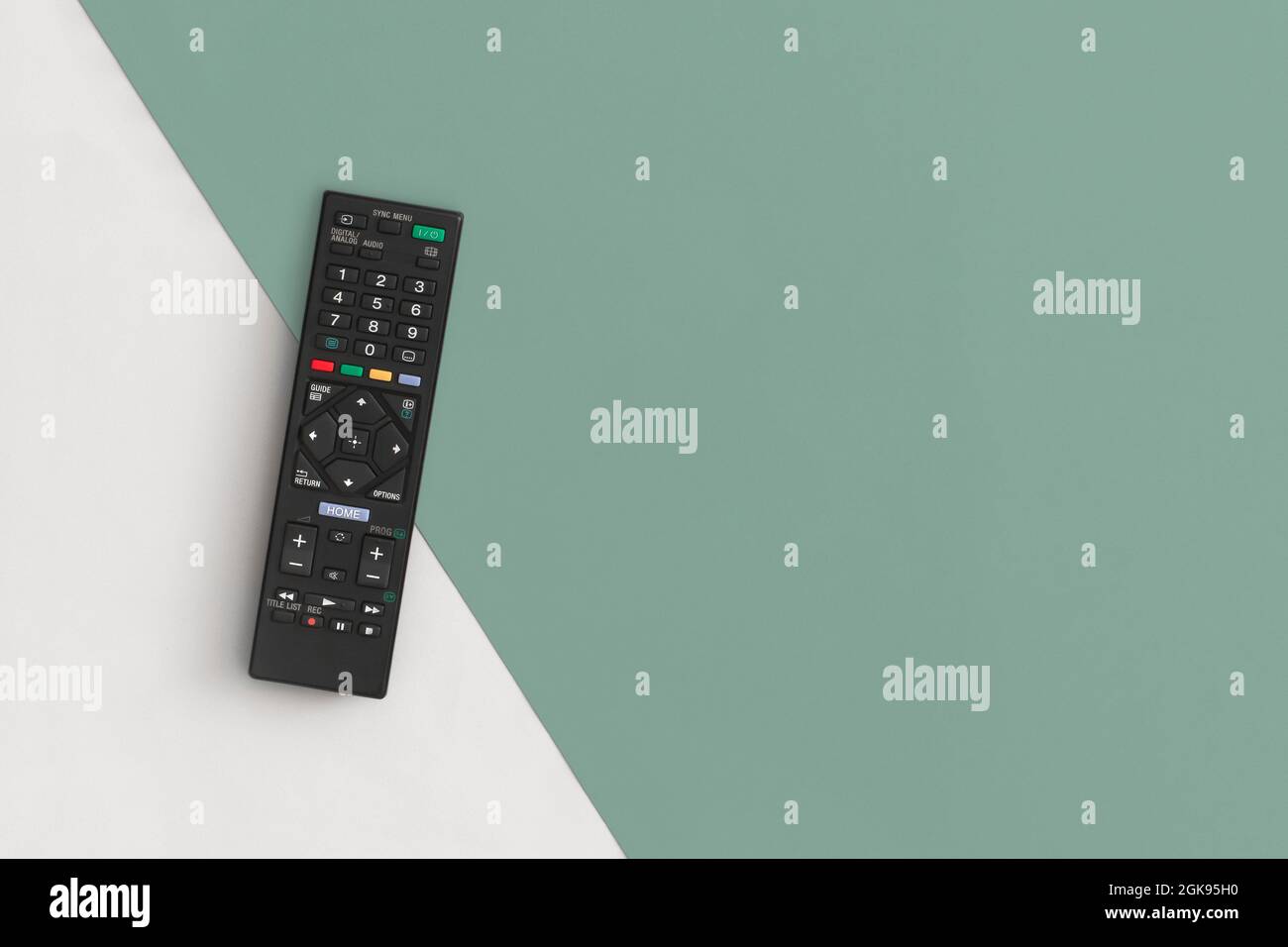 Telecomando TV su sfondo a colori Foto Stock