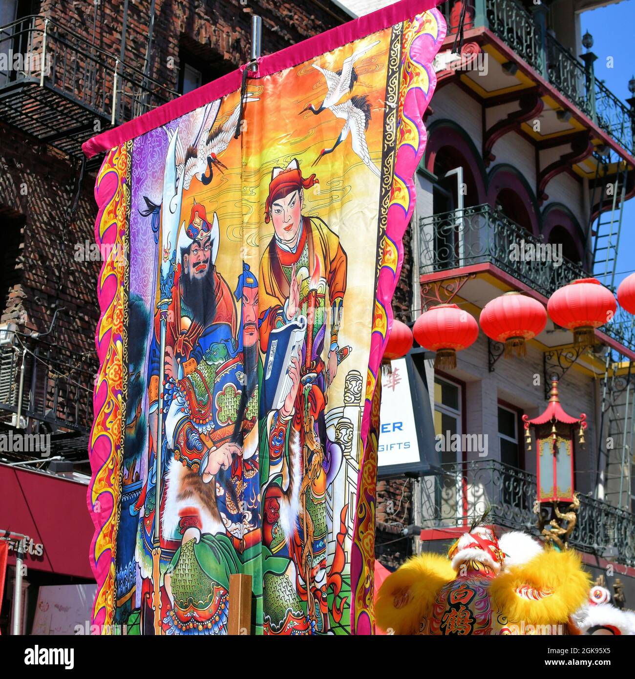 Banner raffigurante i tre pilastri della religione e della filosofia cinese: Confucianesimo, taoismo e buddismo; Chinatown, San Francisco, California, Stati Uniti. Foto Stock