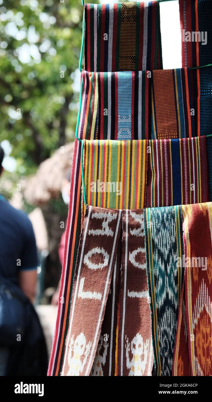 Cintura culturale in vendita presso il villaggio di Sade, Lombok, Nusa Tenggara occidentale Foto Stock