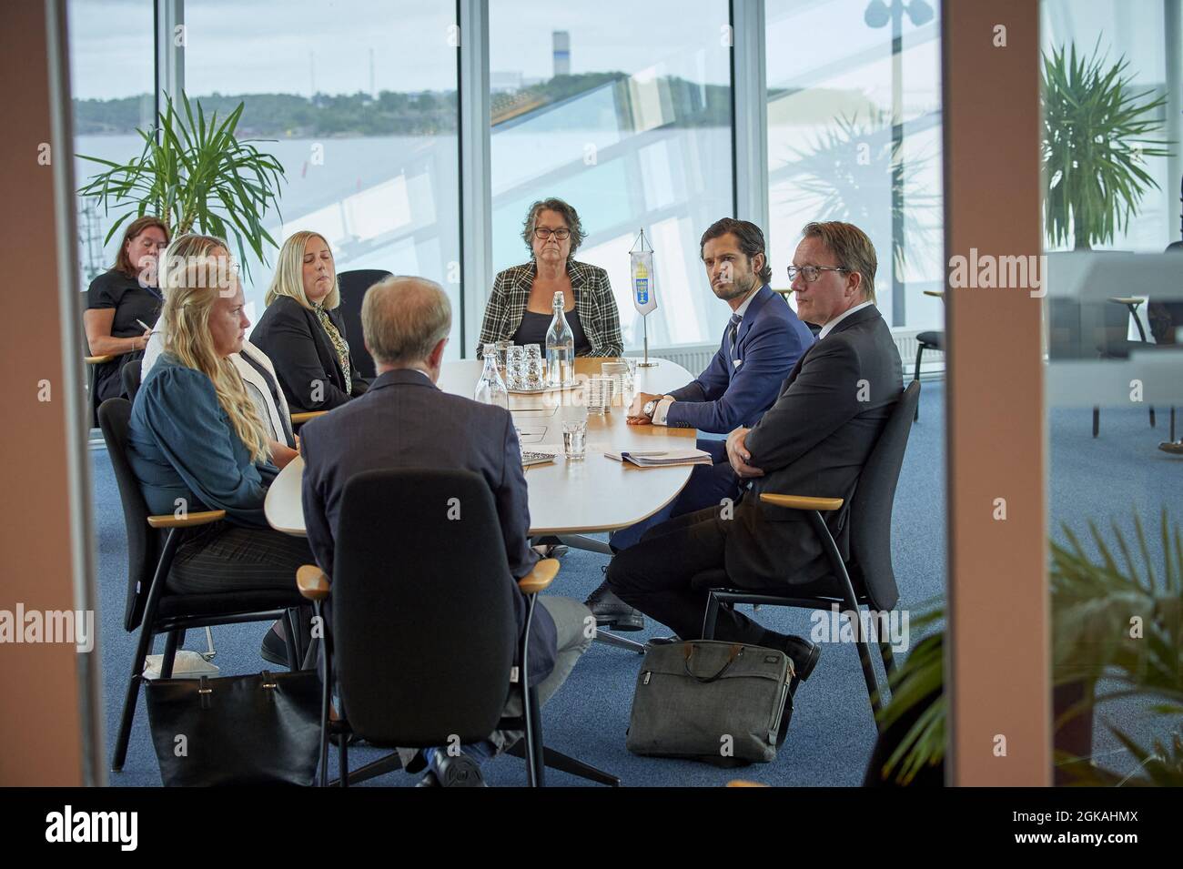 Il principe Carl Philip visita il paesaggio Blekinge nel sud della Svezia per attirare l'attenzione sulle iniziative locali in seguito alla pandemia. A Karlskrona, Carl Philip incontra rappresentanti, tra gli altri, della Regione Blekinge, della produzione dell'ombrello e della Womens schelter. A causa della pandemia del COVID-19, la famiglia reale visita tutte le 21 contee in Svezia. E' un modo per la Famiglia reale di manifestare condoglianze a coloro che ne sono colpiti e prestare attenzione agli sforzi locali in diversi settori della società. Karlskrona, Svezia, 13 settembre 2021. Foto di Stefan Lindblom/Stella Pictures/ABACAPRESS.COM Foto Stock