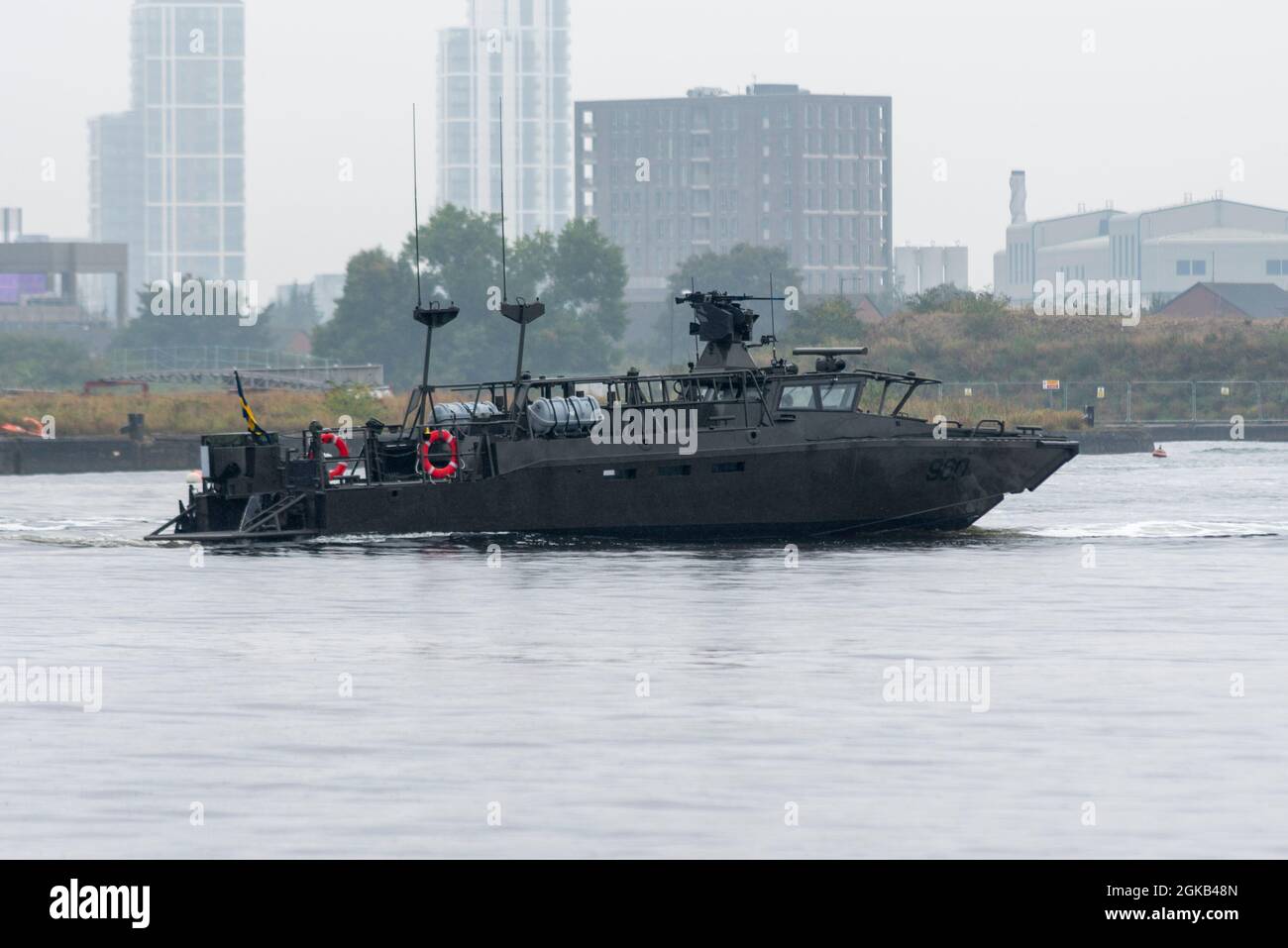 Excel London, Newham, Londra, Regno Unito. 14 settembre 2021. La fiera delle armi Defense & Security Equipment International (DSEI) è aperta per la prima giornata. La nave d'assalto Saab CB90 Next Generation, recentemente consegnata alla Marina svedese, ha tenuto dimostrazioni nel Victoria Dock Foto Stock