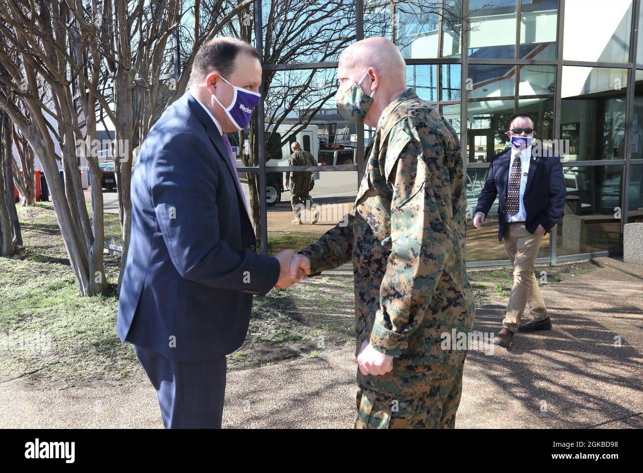 Il 38° Comandante del corpo Marino, Gen. David H. Berger, visita FedEx Hub, Memphis, TN., Marzo 03, 2021. Lo scopo della visita era quello di osservare le operazioni di FedEx e di incontrare i dipendenti responsabili di facilitare la sicurezza e la tempestività delle consegne dei pacchi FedEx in tutto il mondo. Foto Stock