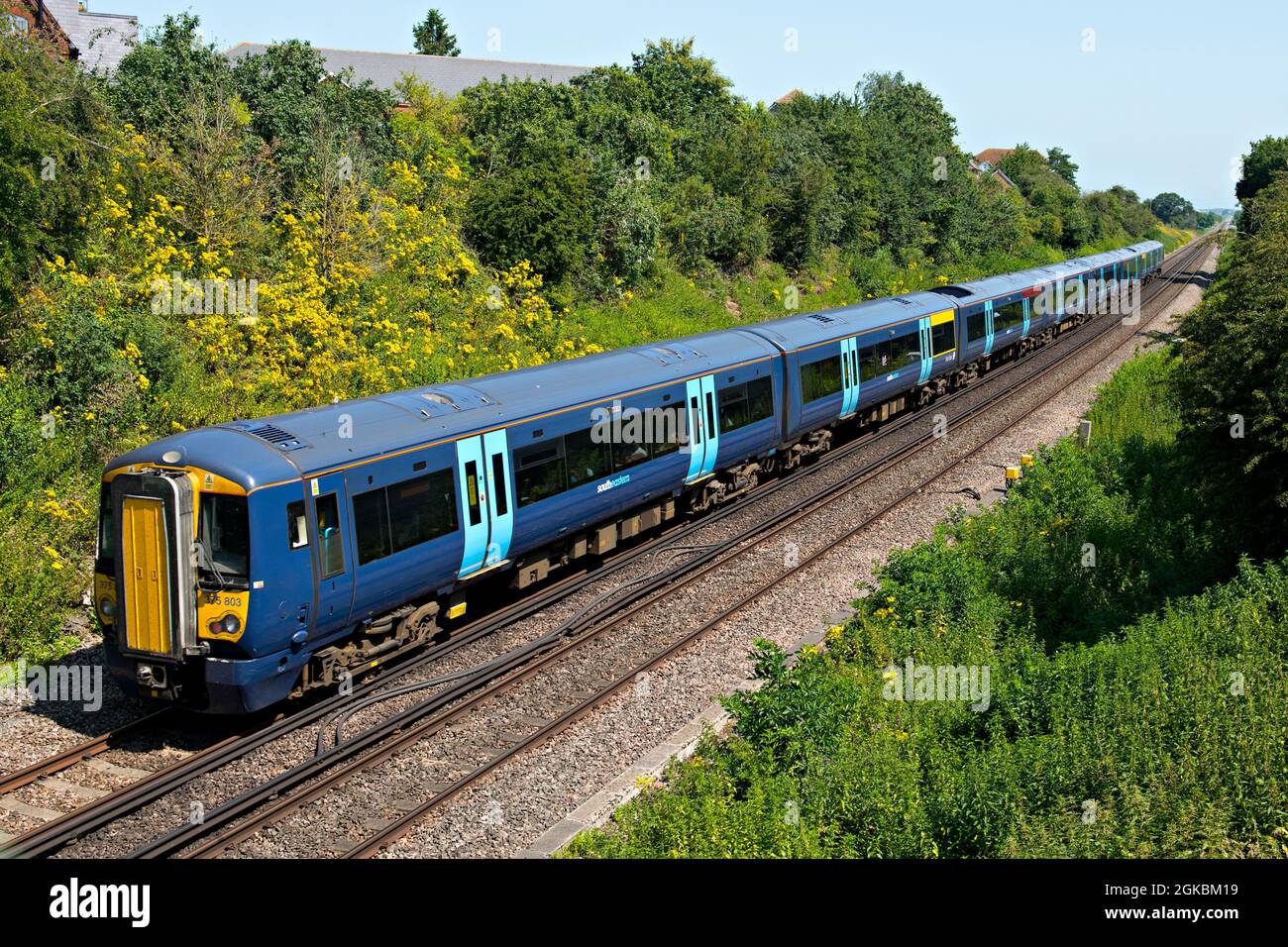 BR classe 377 unità elettrica multipla vicino a Graveney Crossing tra Whitstable e Faversham Foto Stock