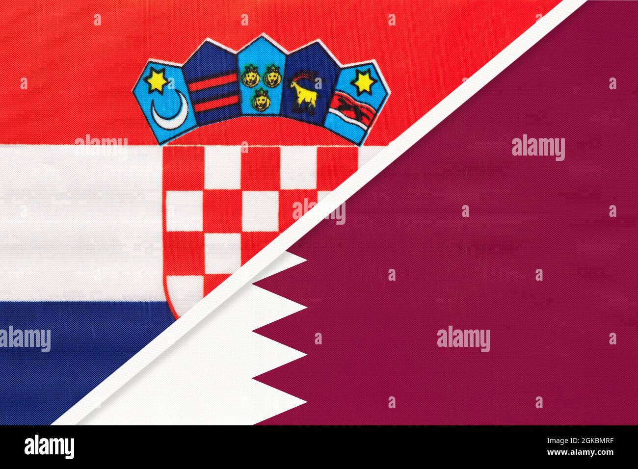 Croazia e Qatar, simbolo del paese. Bandiere nazionali croate contro Qatar. Foto Stock