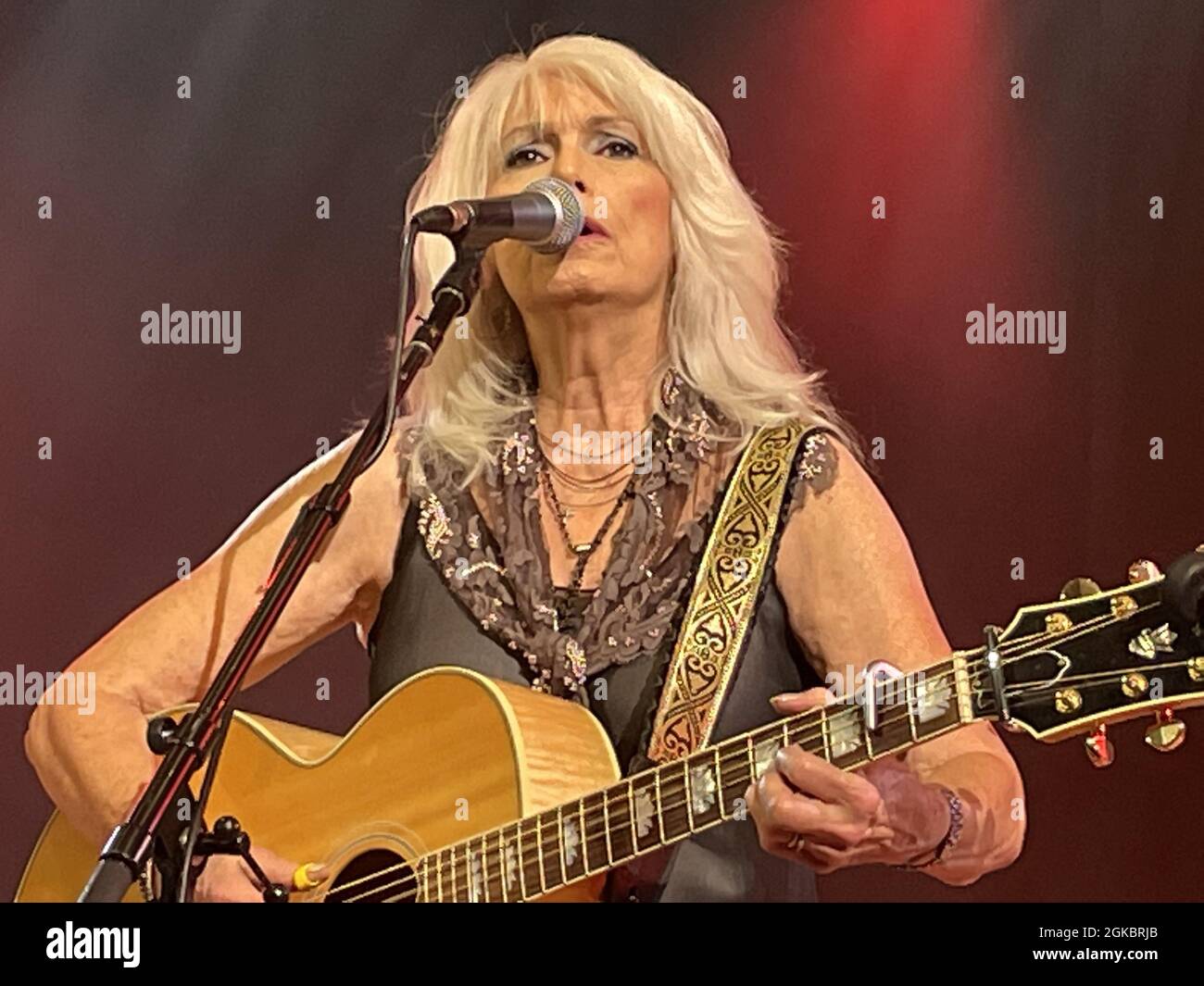 GSTAAD, SVIZZERA - 11 settembre 2021: Emmylou Harris è stato il momento culminante di questa 32ma notte di campagna Gstaad, Svizzera Foto Stock