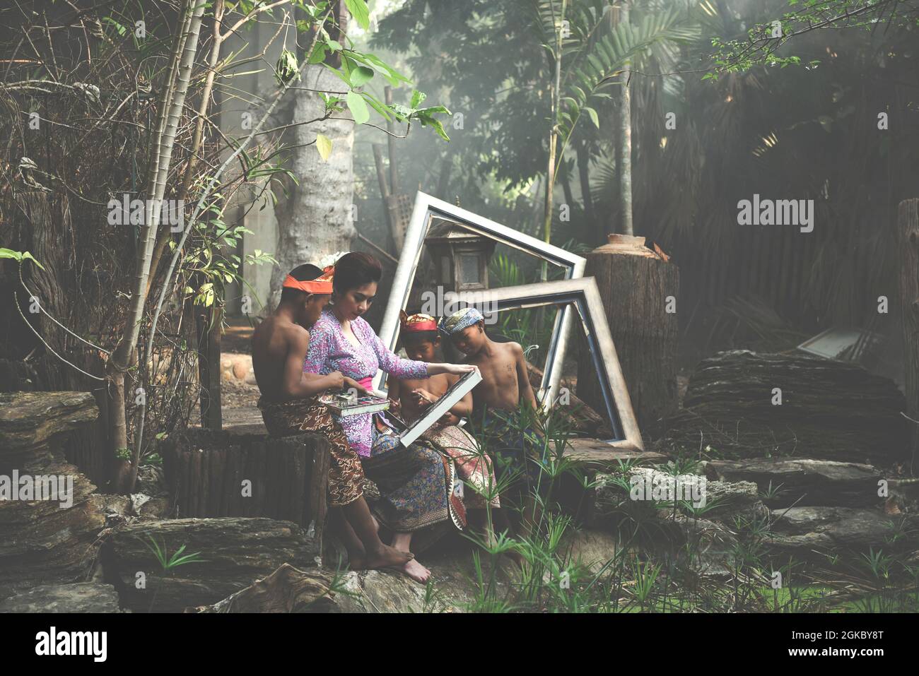 BANGKOK,THAILANDIA-FEBBRAIO 19,2017: Beneficenza paga prima di prendere per Southern Thai People.Model girato a BanSuanSilp.by DEI, 19studio, APT, ZUZA, AriyaWeddin Foto Stock