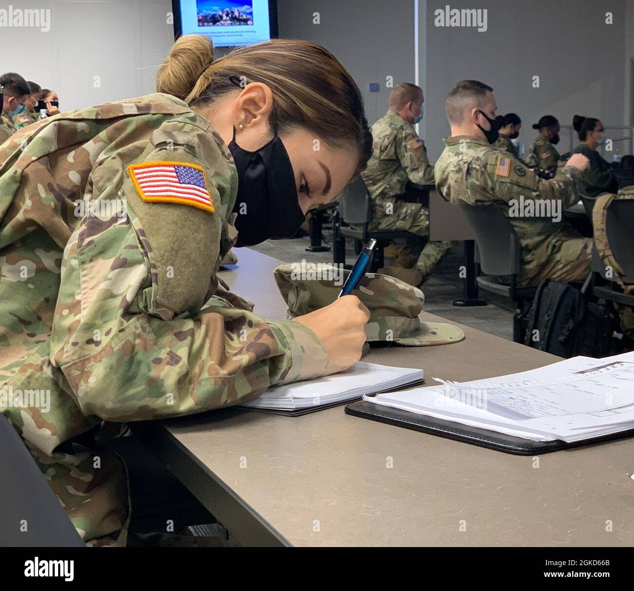 SPC. Sara Rios, soldato della Riserva dell'Esercito degli Stati Uniti con il 228° Combat Support Hospital di San Antonio, Texas, ha completato il corso Unit Public Affairs Representative presso il Western Regional Training Center di Ogden, Utah, 19 marzo 2021. Rios fa parte dei militari dal 2012. Foto Stock