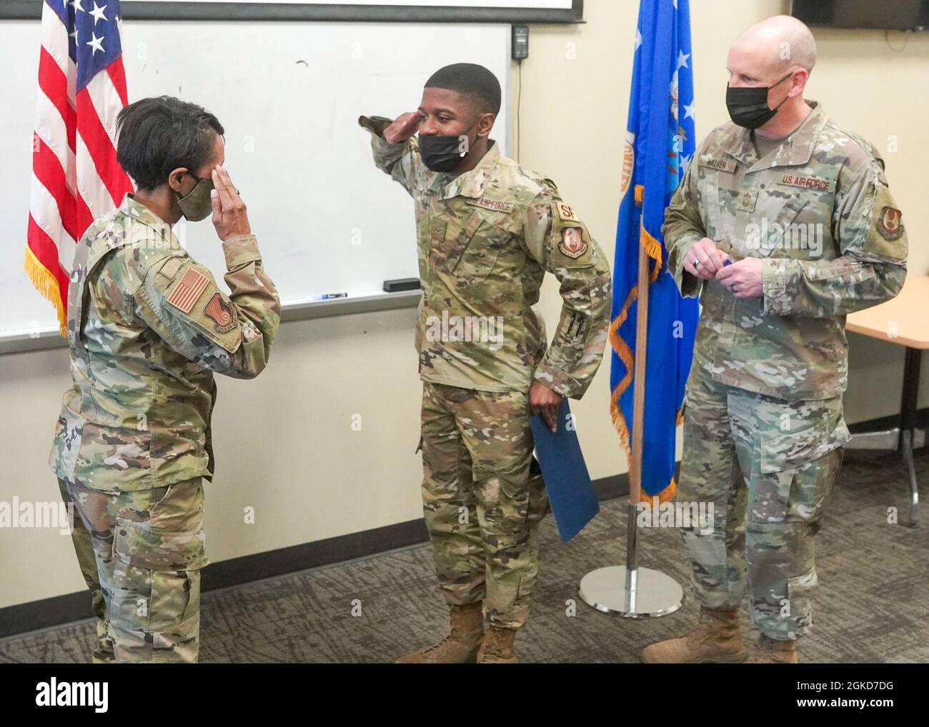 Airman First Class Kamari Johnson, un difensore con il 75° Squadrone ...