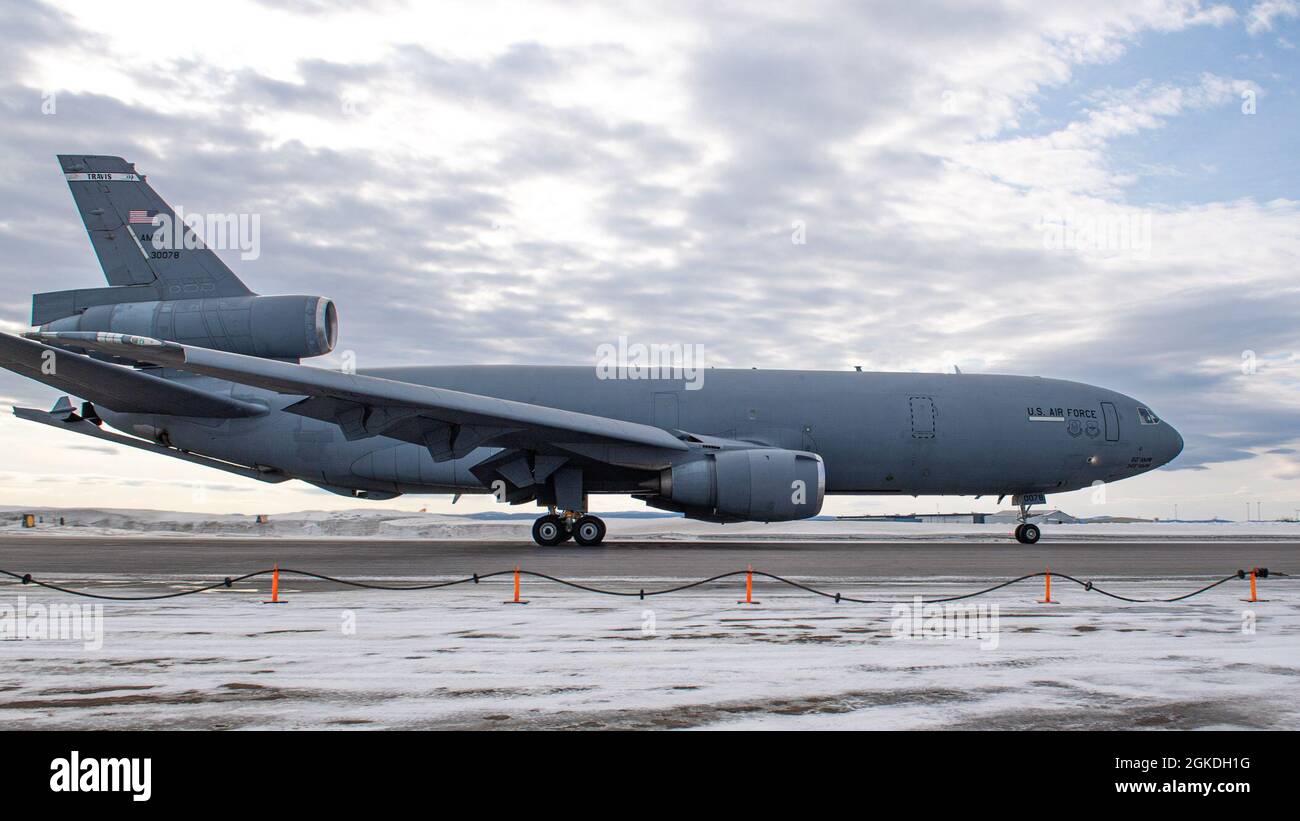 Un KC-135 Stratotanker si prepara a decollo a 5 Wing Goose Bay, Terranova e Labrador, durante l'esercizio Amalgam Dart 21-2, 22 marzo 2021. Foto Stock