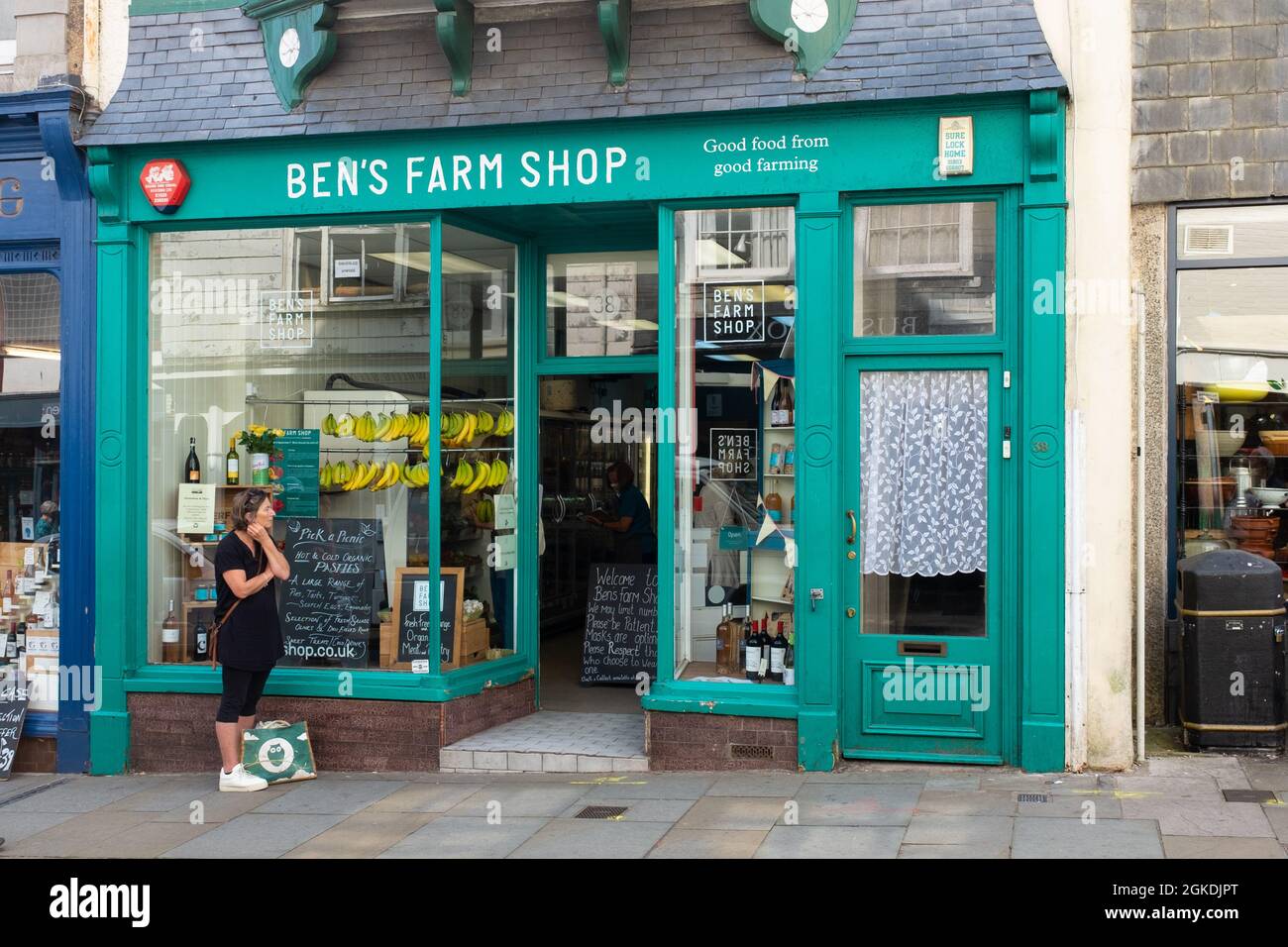 Ben's Farm Shop a Totnes High Street, che vende prodotti biologici locali Foto Stock