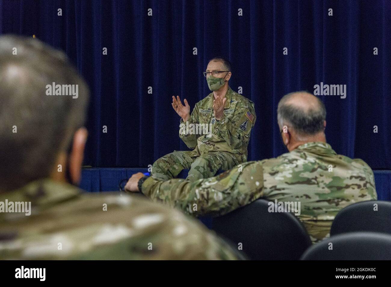 Maxwell AFB, Ala. - Capo Maestro Sergente della forza spaziale Roger A. Towberman parla al Capo dello staff della Leadership Academy, 22 marzo 2021. Foto Stock